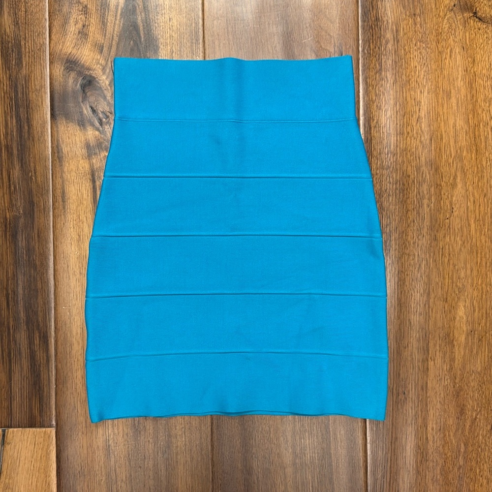 Like NEW BCBG bando skirt